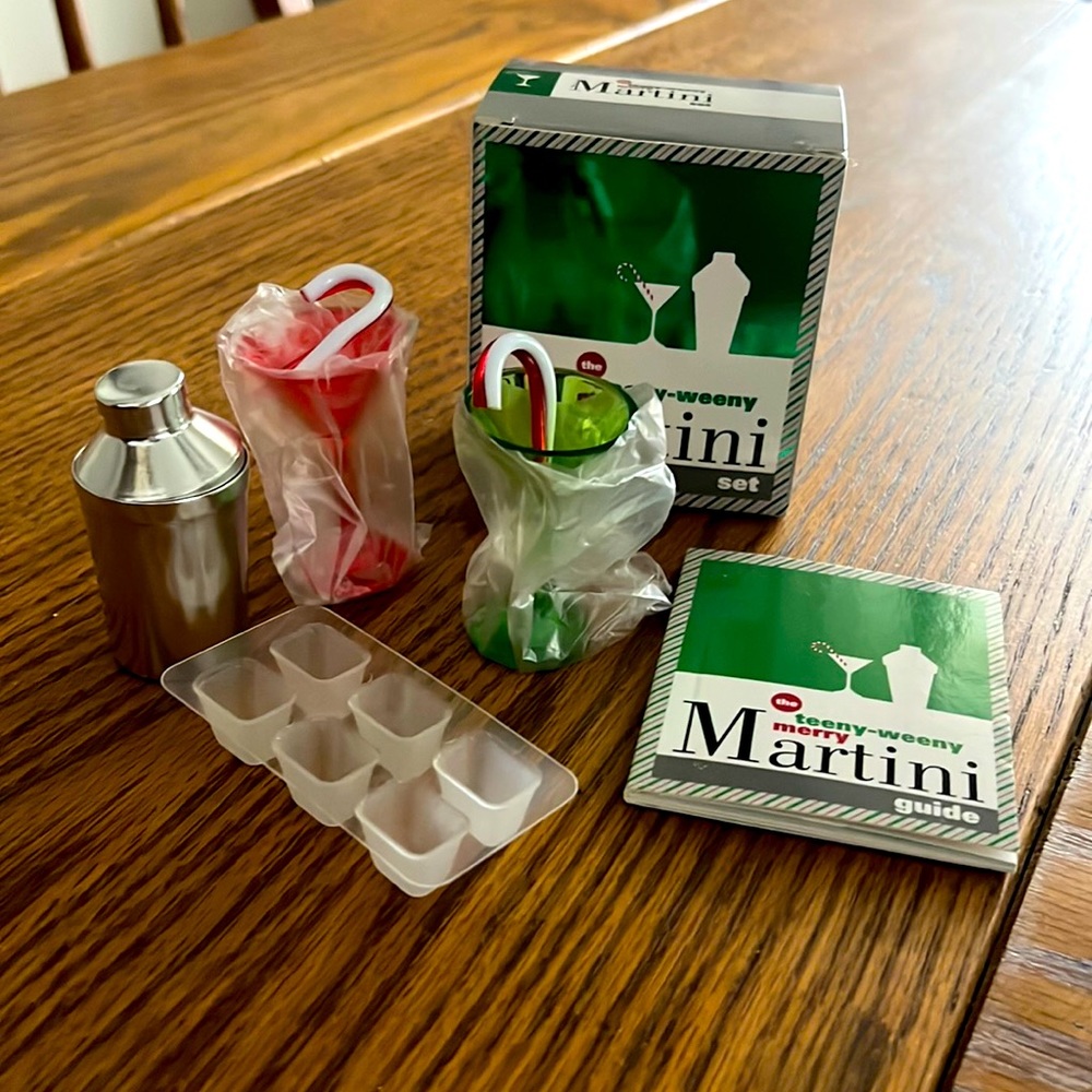 Teeny Weeny Merry Martini Set Brand new in box